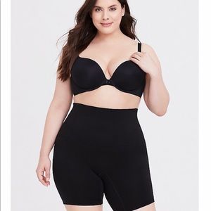 Black seamless high waist short panty control